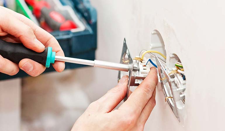 Розетки и выключатели